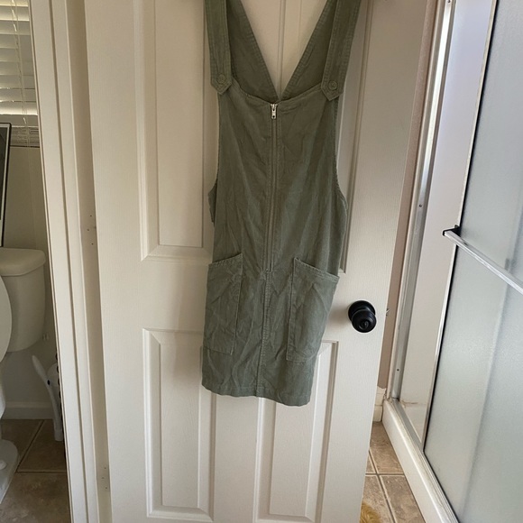 Miscellaneous items from Lele’s closet - Picture 9 of 16